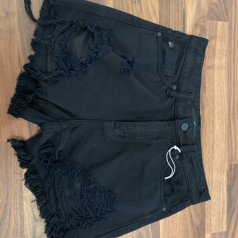 Black jean short - Picture 2 of 3